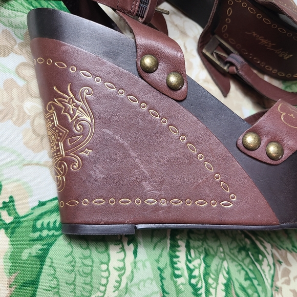 Betsey Johnson vintage y2k boho gold floral painted wood platform wedge sandals! - Picture 4 of 16
